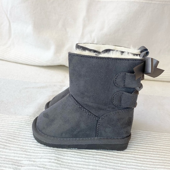 Ugg Style Boots With Bows by Joe Fresh - Picture 4 of 11
